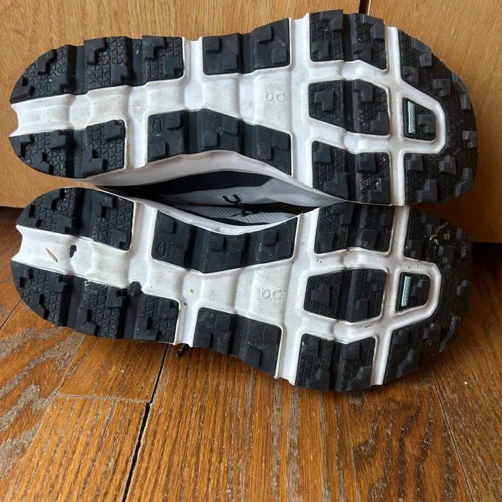 On Cloudvista 2 trail running sneakers in the Glacier/Eclipse (item 3) - Picture 6 of 6